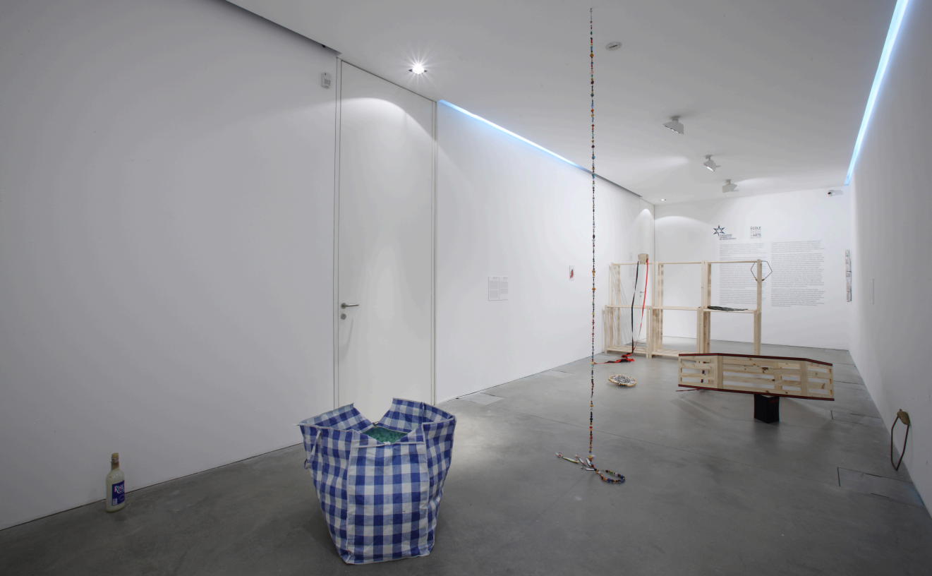 Julien Creuzet. Standard & Poor's, on the Way, the Price of Glass